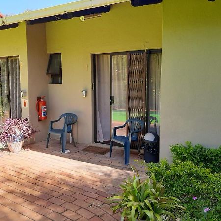 פולוקוואנה Chariots Guest House מראה חיצוני תמונה