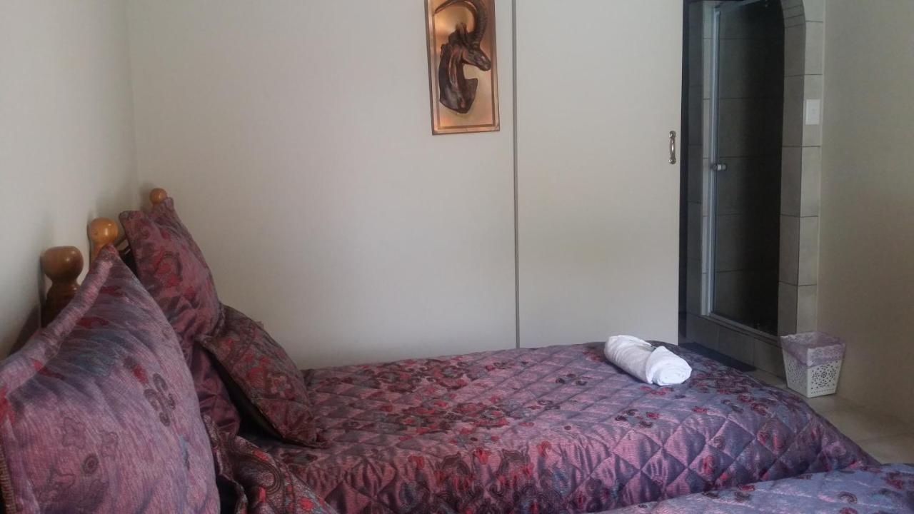 פולוקוואנה Chariots Guest House מראה חיצוני תמונה