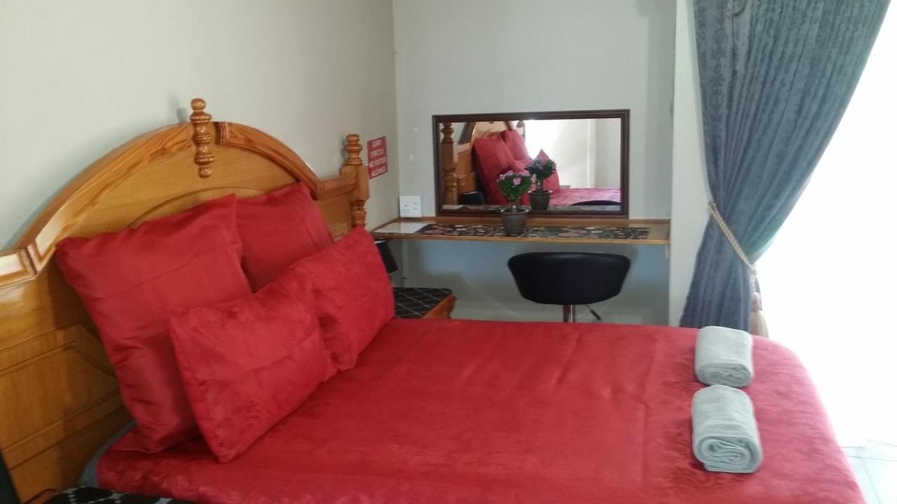 פולוקוואנה Chariots Guest House מראה חיצוני תמונה