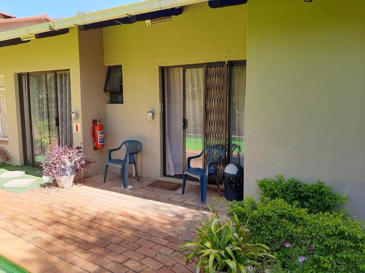 פולוקוואנה Chariots Guest House מראה חיצוני תמונה