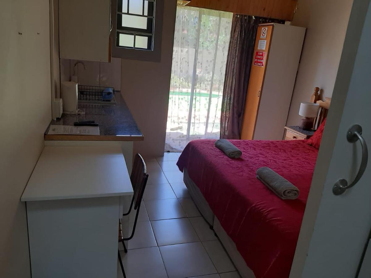 פולוקוואנה Chariots Guest House מראה חיצוני תמונה